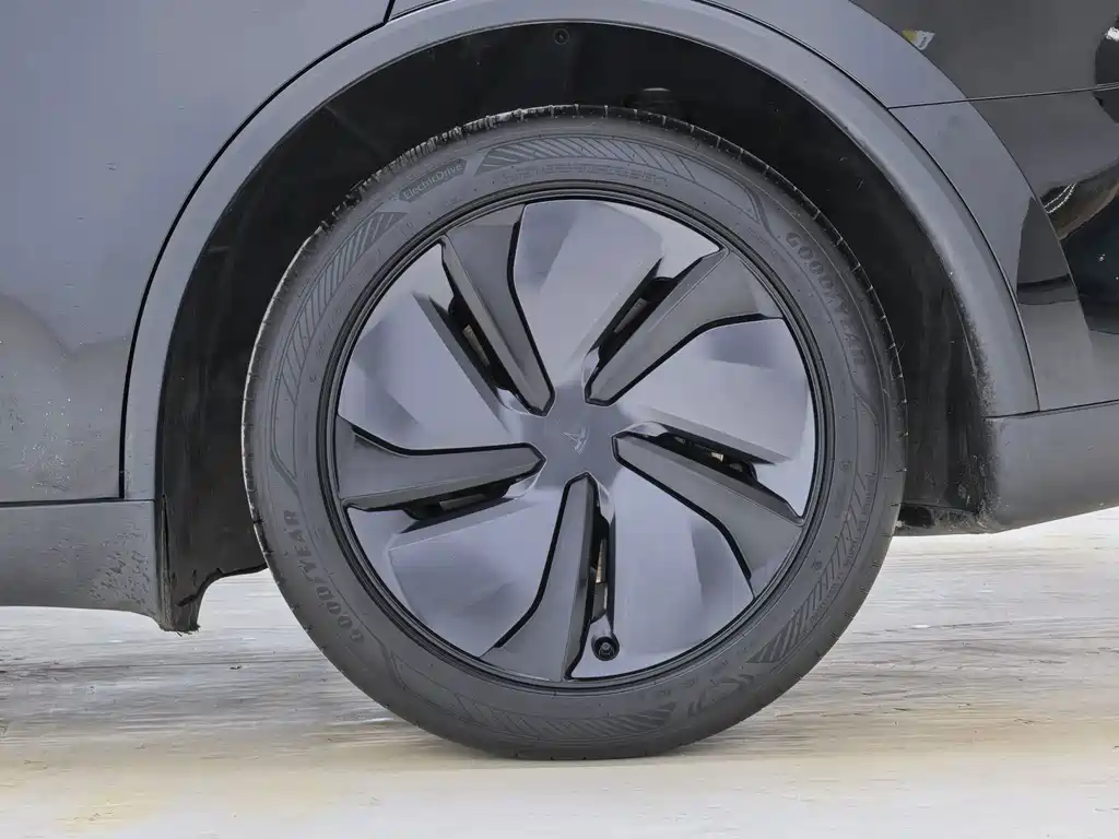 Tesla Model Y — миниатюра 13