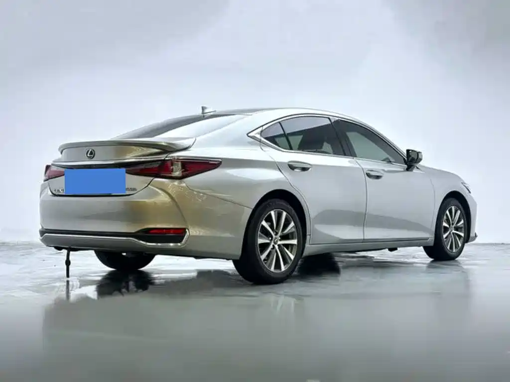 Lexus ES — миниатюра 6