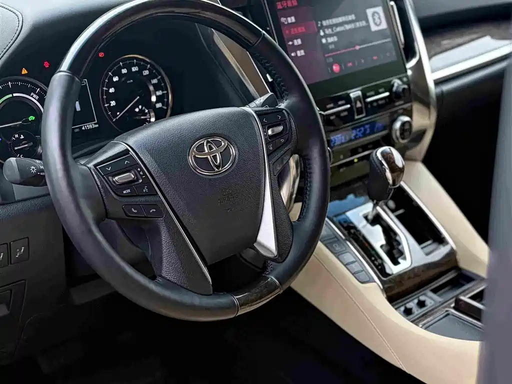 Toyota Vellfire — миниатюра 13