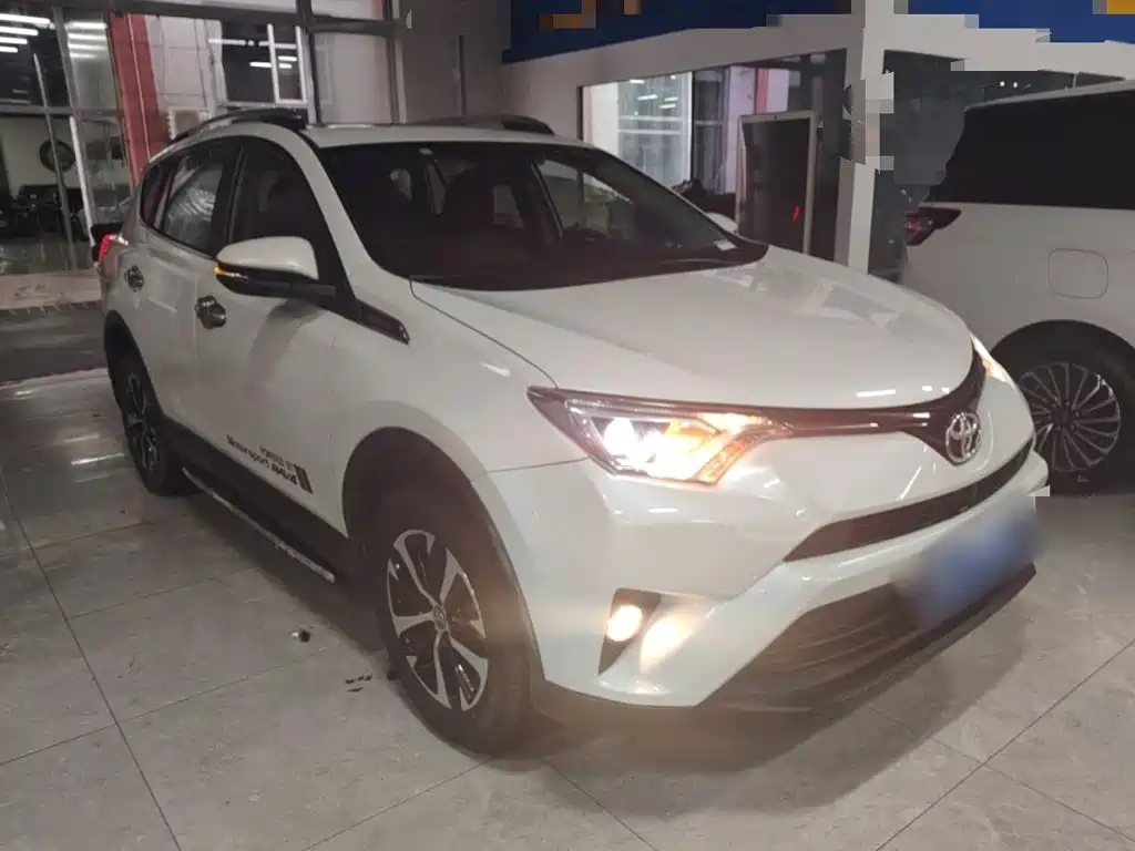 Toyota RAV4 — миниатюра 4