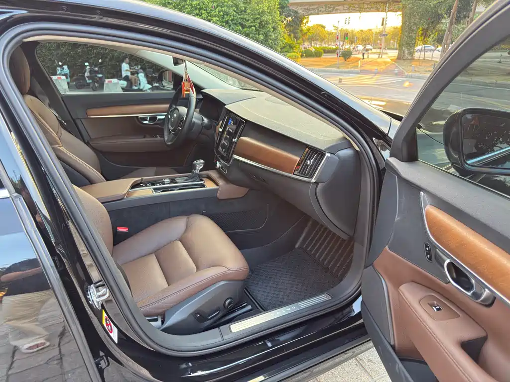 Volvo S90 — миниатюра 8