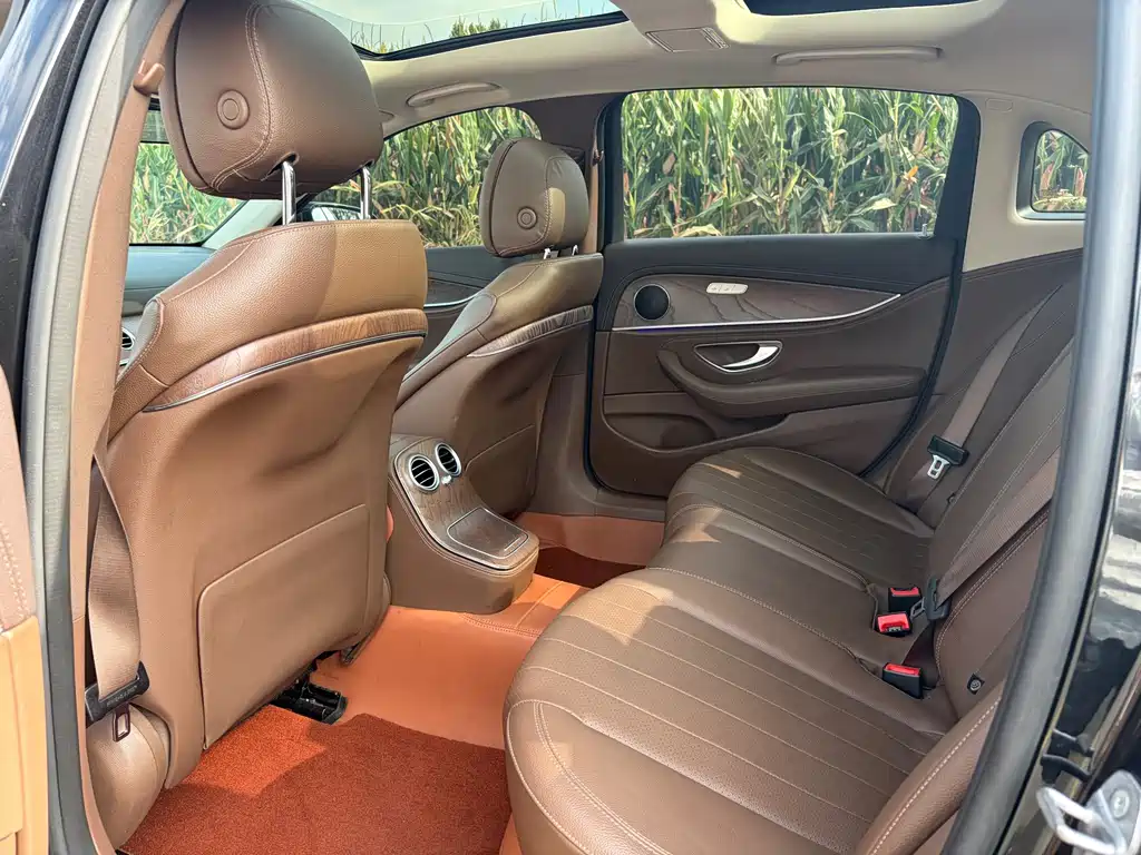 Mercedes-Benz E-Class — миниатюра 10