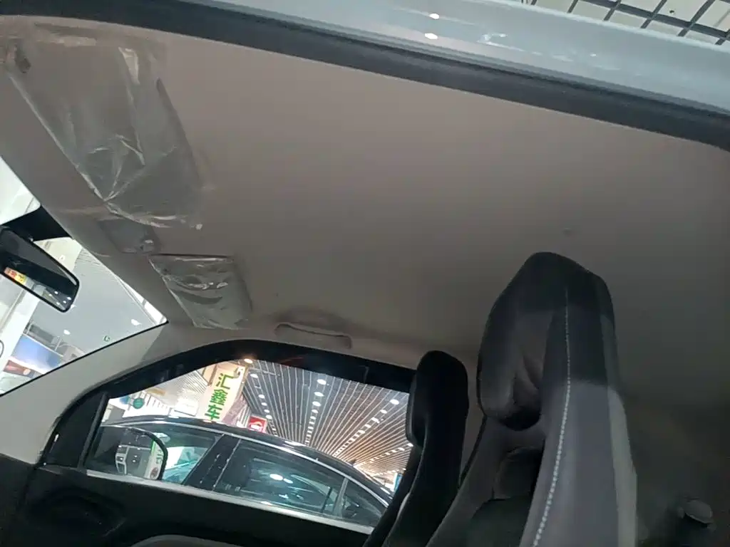 Wuling MINIEV — миниатюра 18