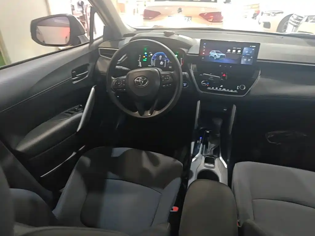 Toyota Corolla Cross — миниатюра 11