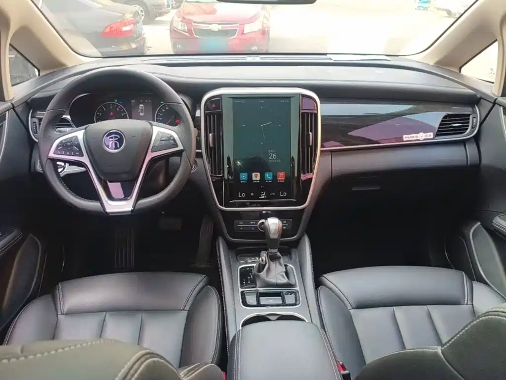 BYD MAX — миниатюра 10