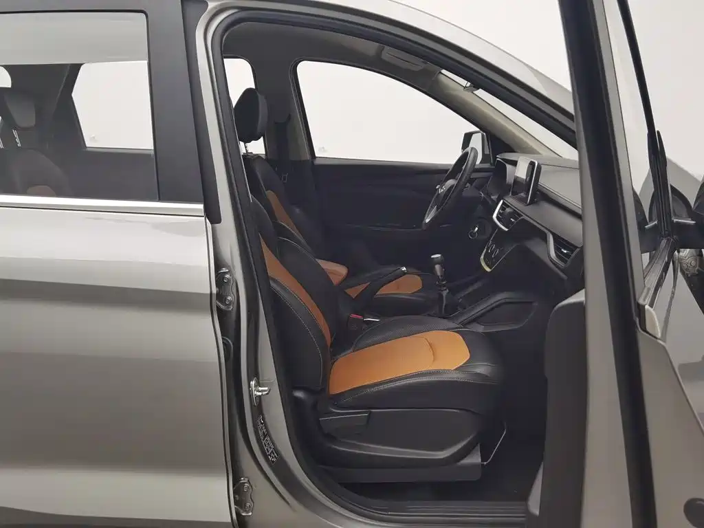 Wuling Hongguang S3 — миниатюра 23