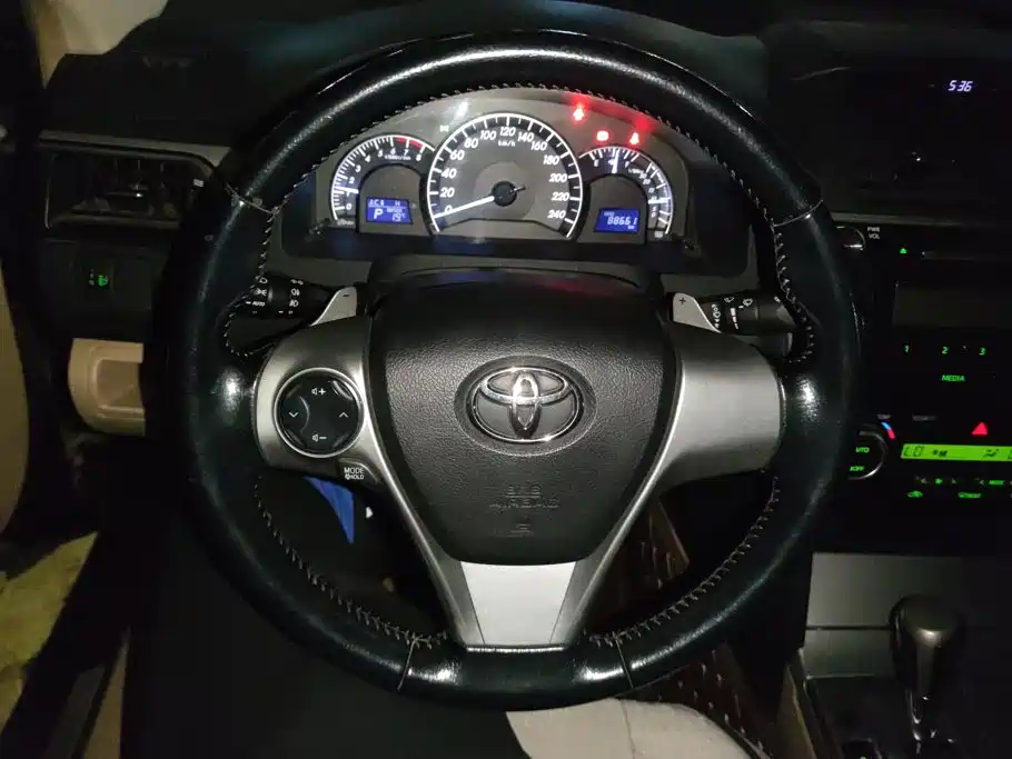Toyota Camry — миниатюра 13