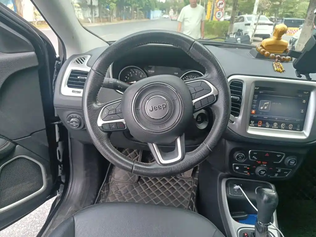 Jeep Compass — миниатюра 6