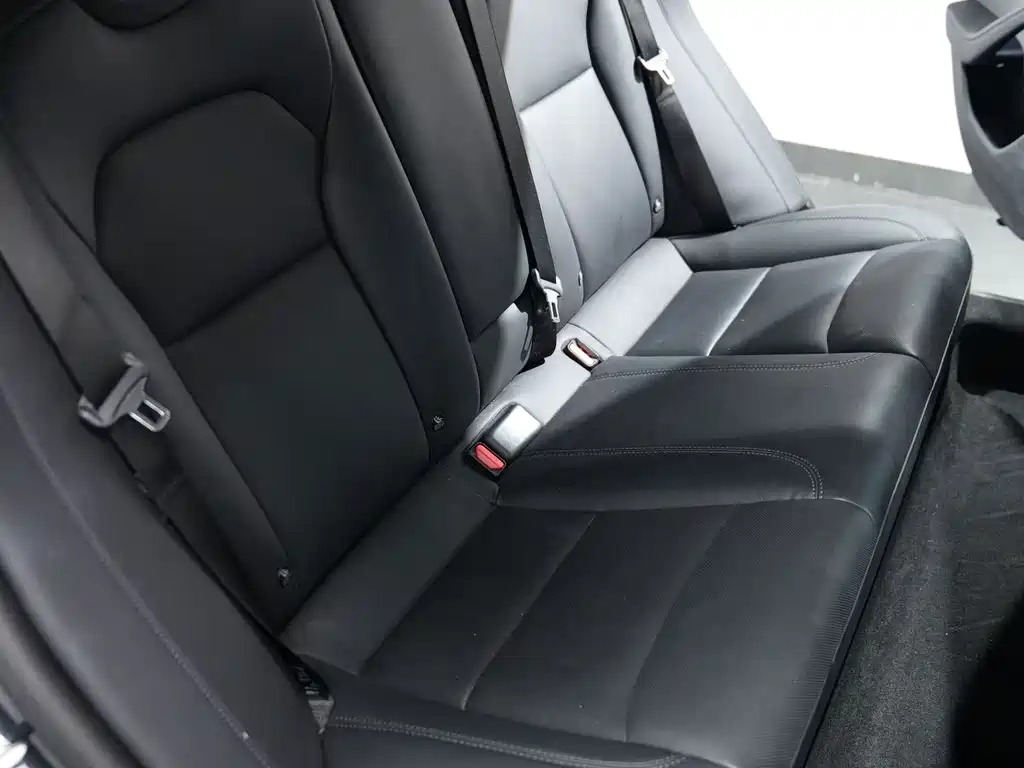 Tesla Model 3 — миниатюра 4