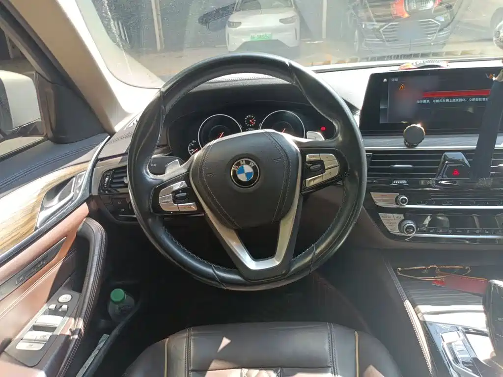 BMW 5 Series — миниатюра 3