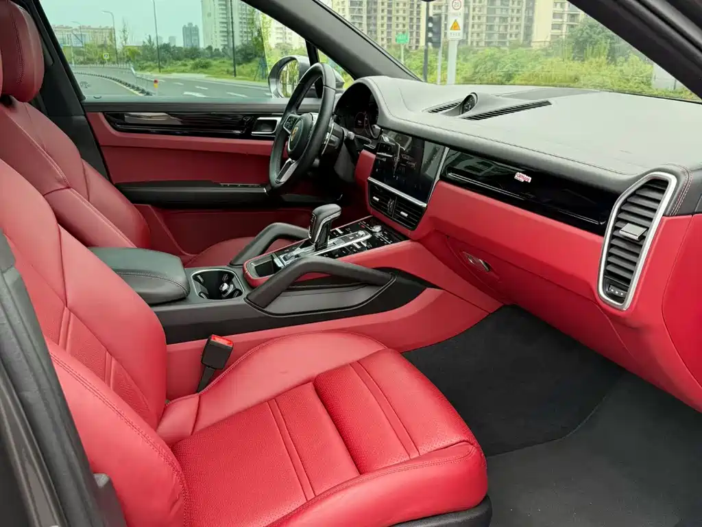 Porsche Cayenne — миниатюра 6