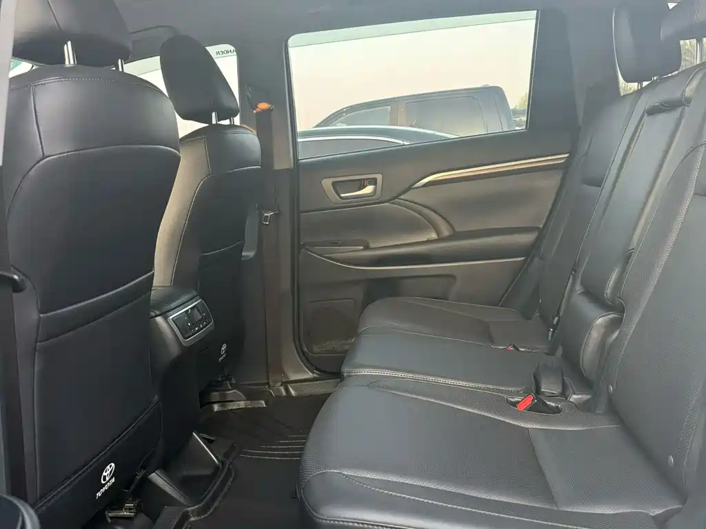 Toyota Highlander — миниатюра 8