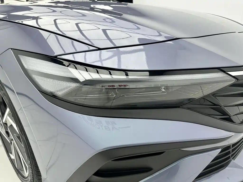 Hyundai Elantra — миниатюра 10