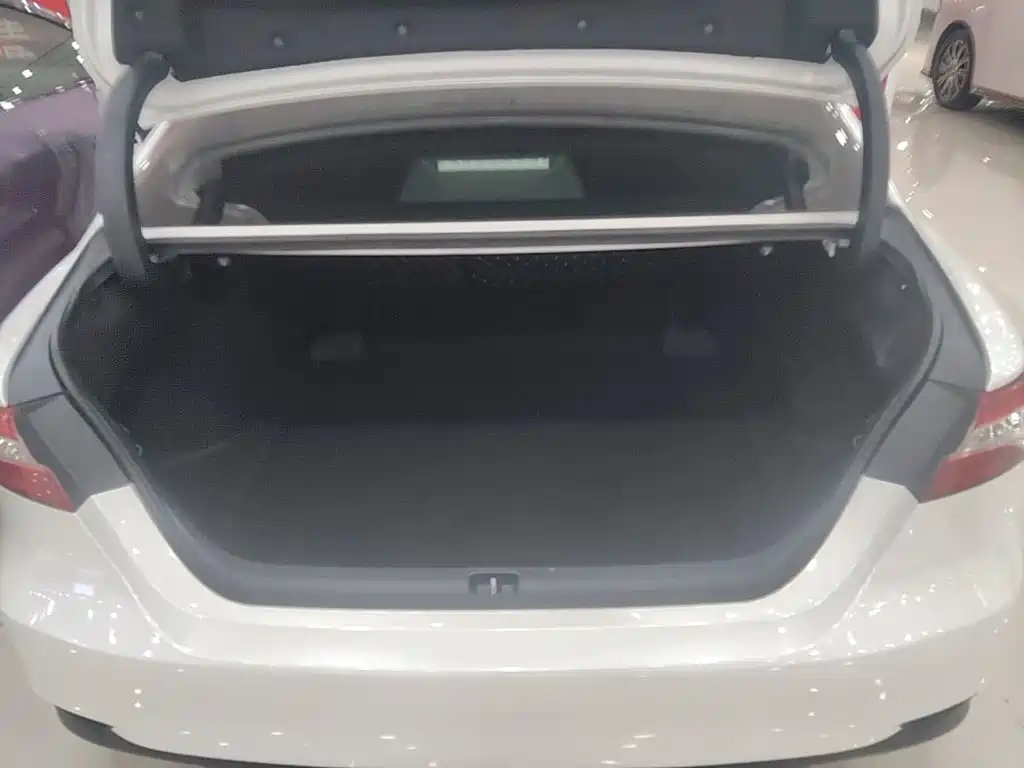 Toyota Camry — миниатюра 19