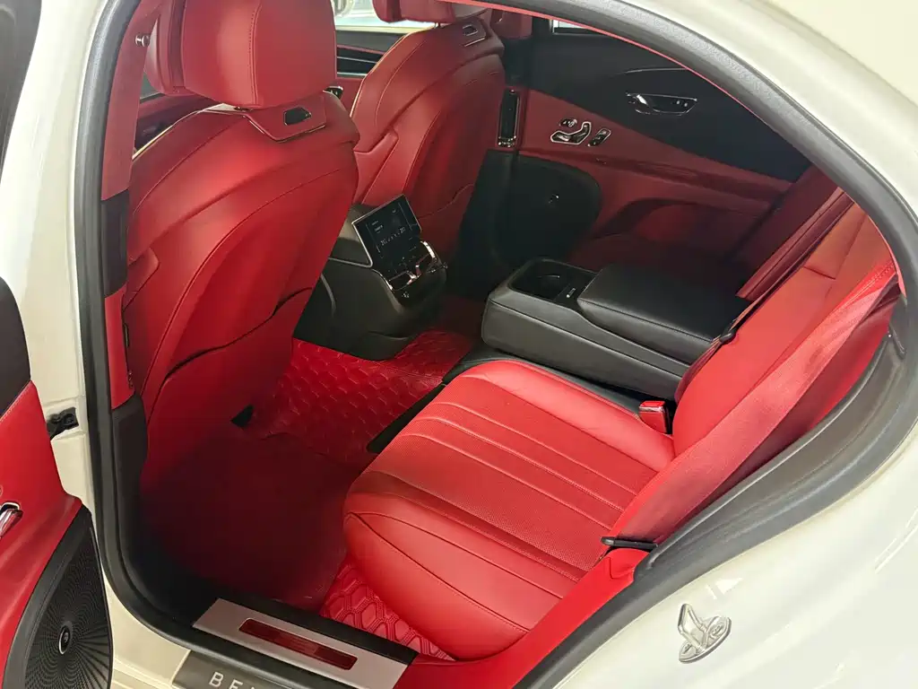 Bentley Flying Spur — миниатюра 12