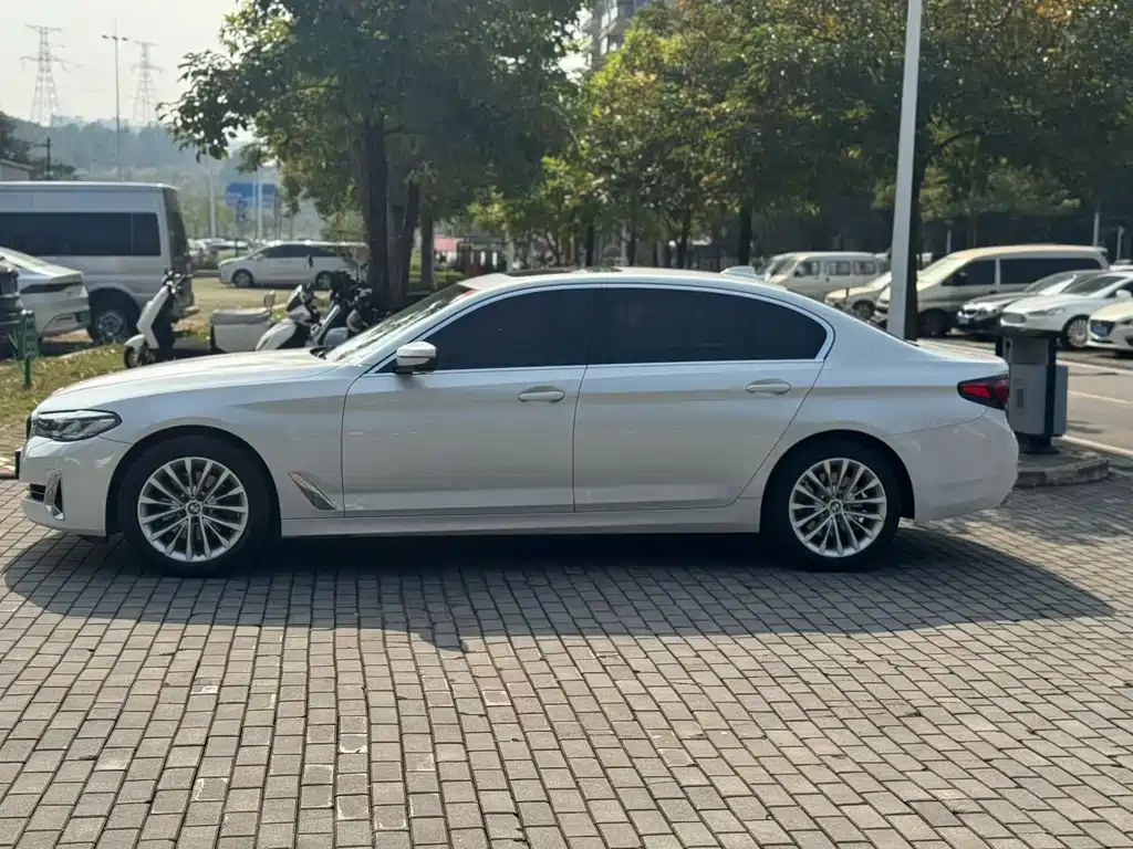 BMW 5 SERIES