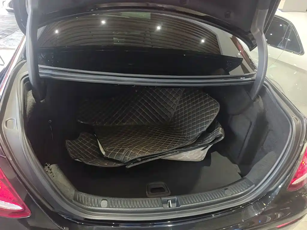 Mercedes-Benz E-Class — миниатюра 19