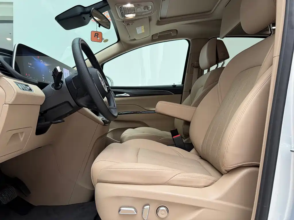 Buick GL8 Hybrid — миниатюра 4