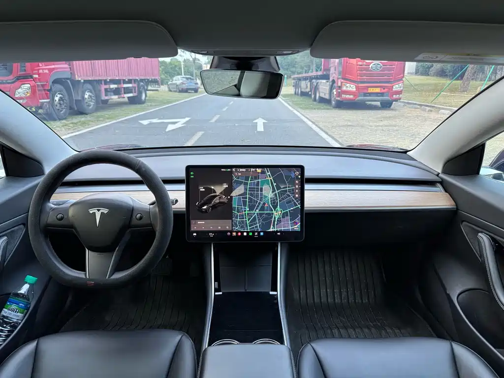 Tesla Model 3 — миниатюра 8
