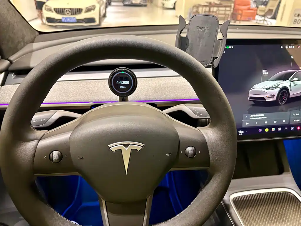 Tesla Model Y — миниатюра 11