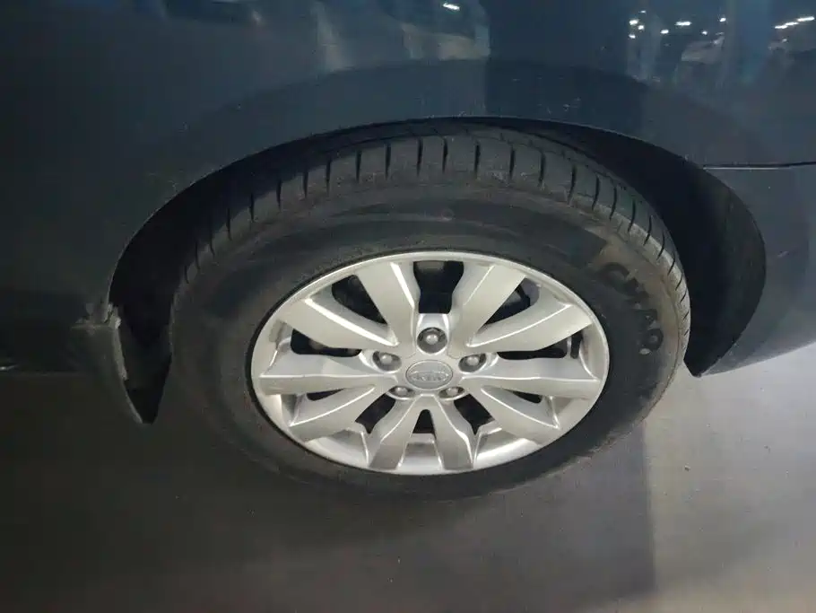 Kia Carens — миниатюра 6