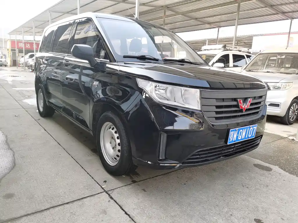 WULING WULING HONGGUANG PLUS