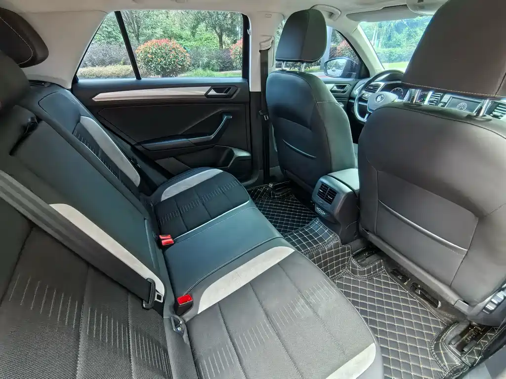 VOLKSWAGEN T ROC EXPLORING SONGS