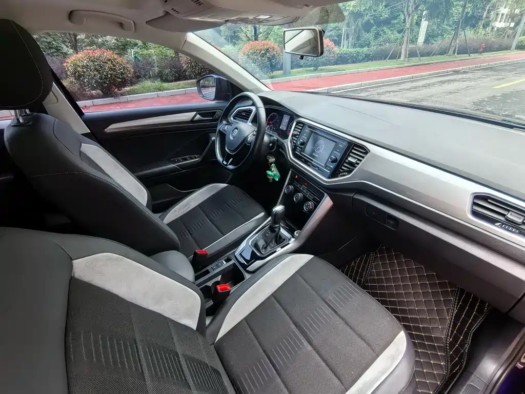 VOLKSWAGEN T ROC EXPLORING SONGS