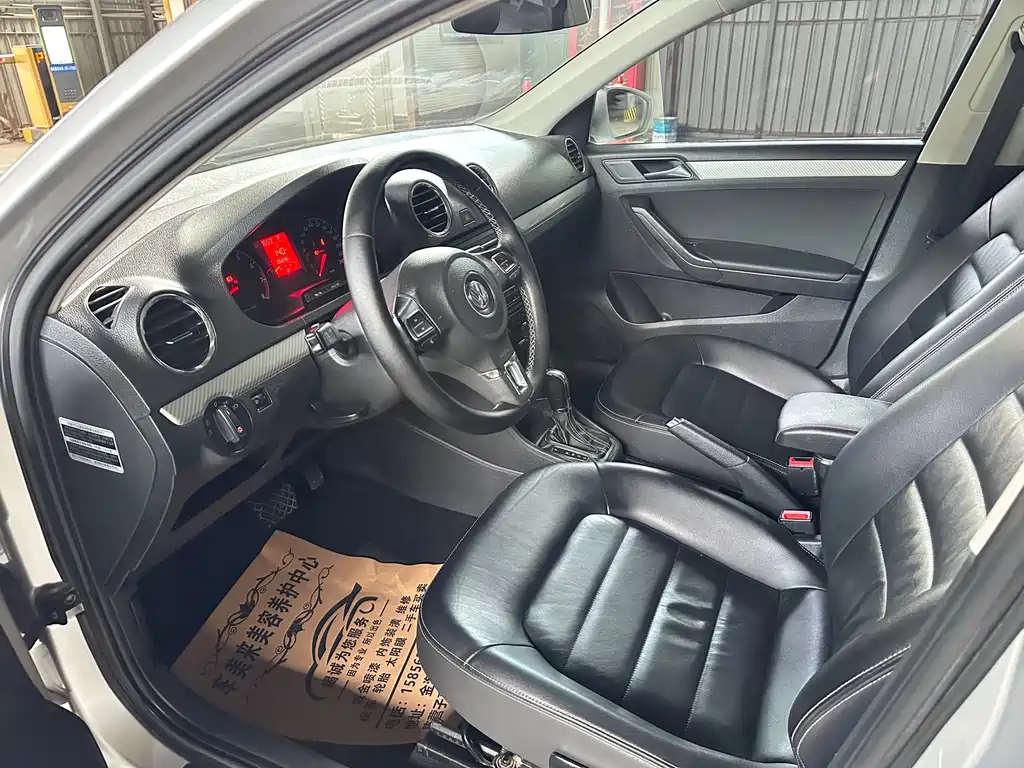 Volkswagen Jetta 2015 1.6L AT Luxury