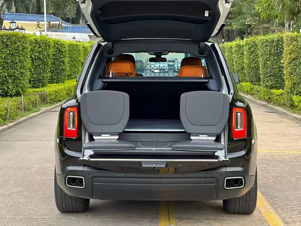 Rolls-Royce Cullinan 2018 мест
