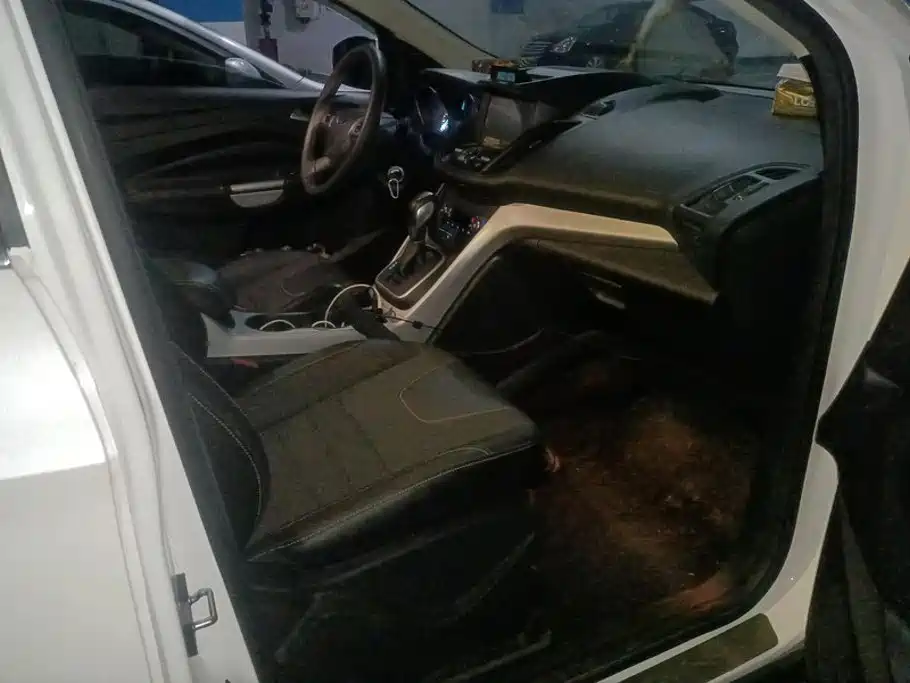 Ford Kuga — миниатюра 8