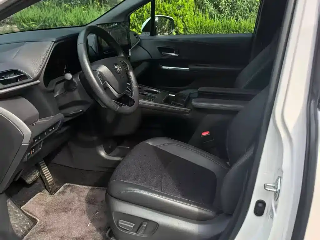 Toyota Sienna — миниатюра 6