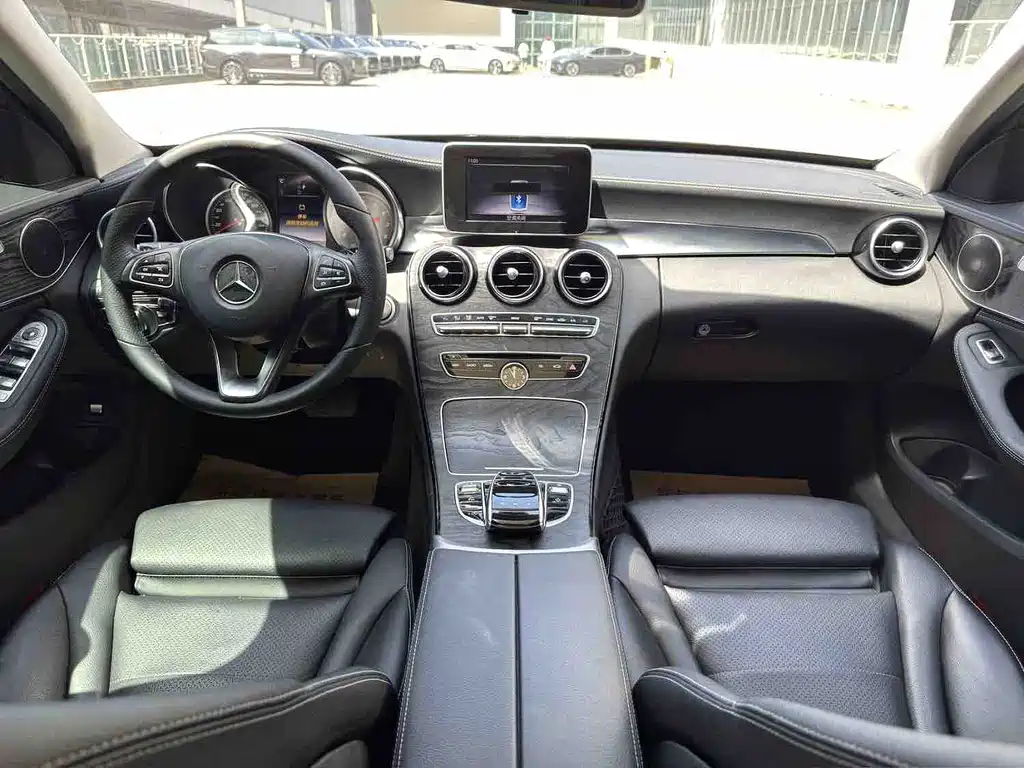Mercedes-Benz C-Class — миниатюра 6