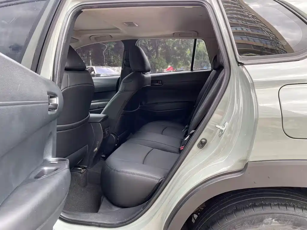 Toyota Corolla Cross — миниатюра 9