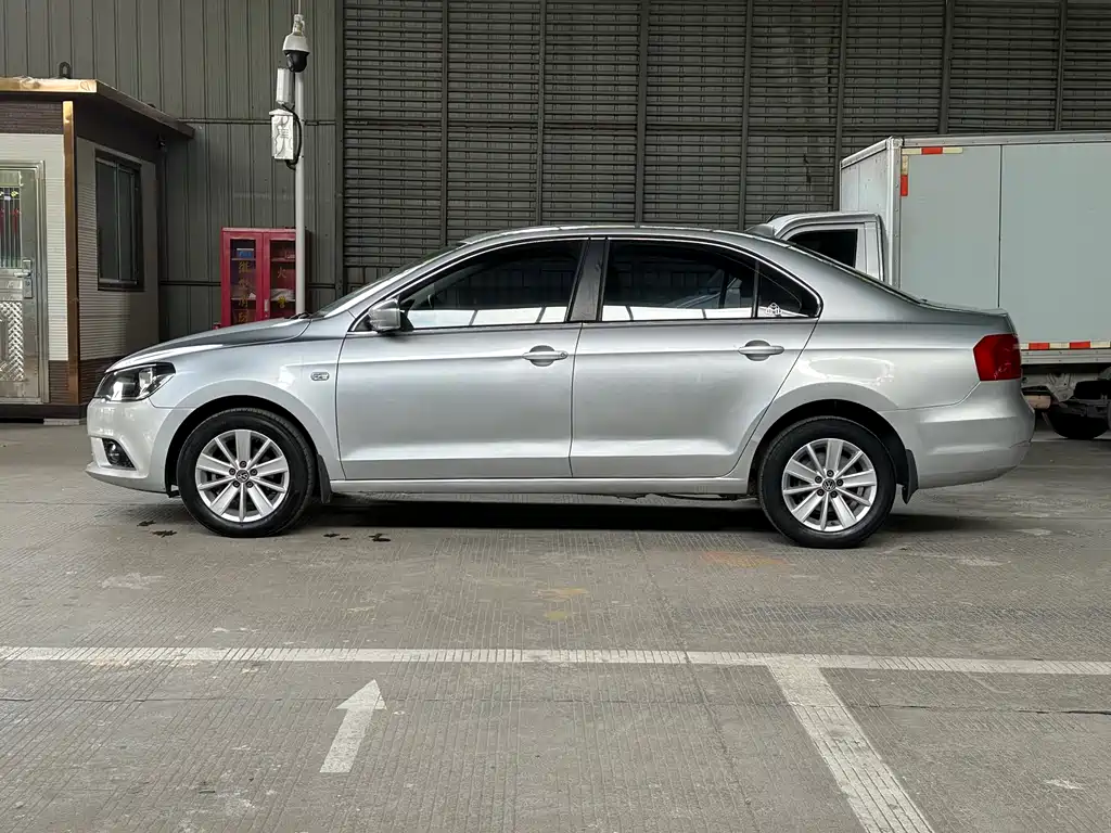 Volkswagen Jetta 2015 1.6L AT Luxury
