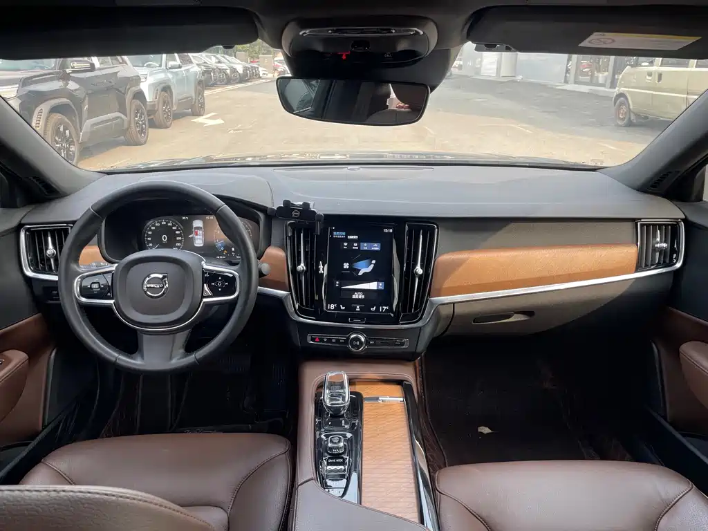 Volvo S90 — миниатюра 10