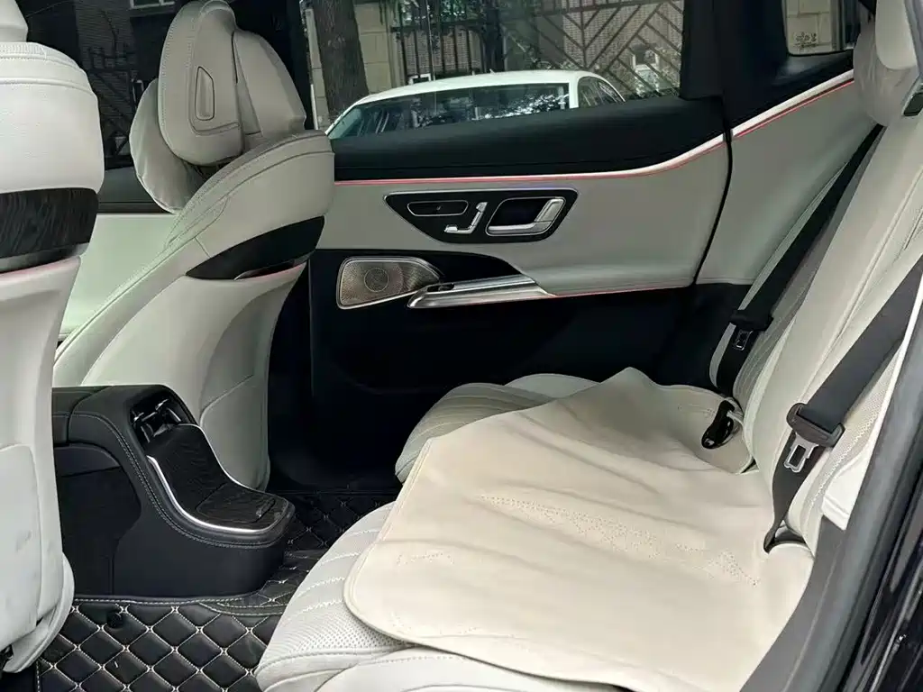 Mercedes-Benz E-Class — миниатюра 8