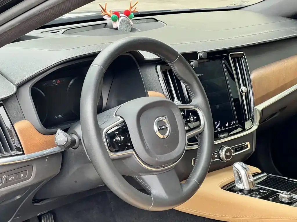 Volvo S90 PHEV — миниатюра 10