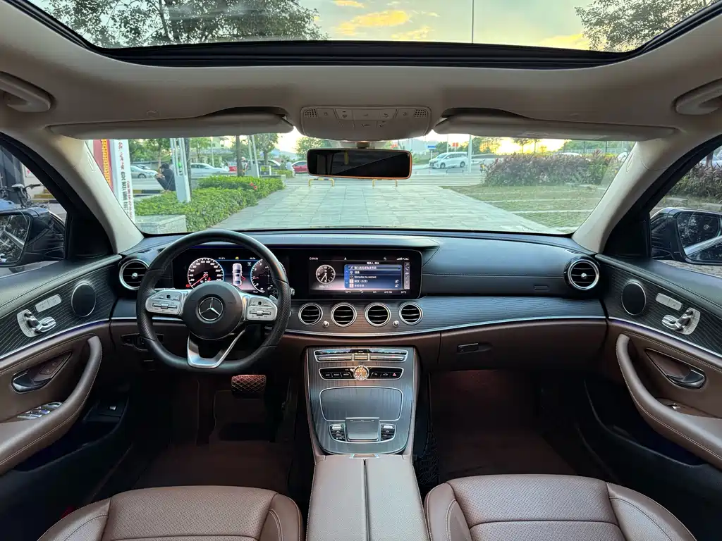 Mercedes-Benz E-Class — миниатюра 7