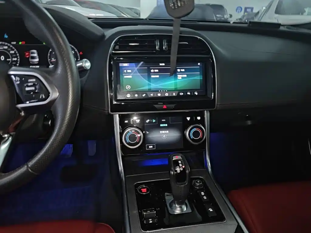 Jaguar XEL — миниатюра 13