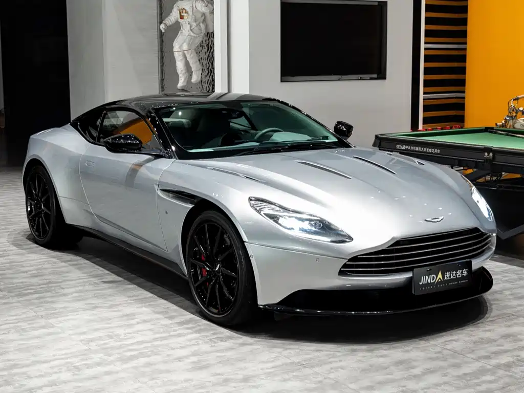 Aston Martin DB11 — миниатюра 2