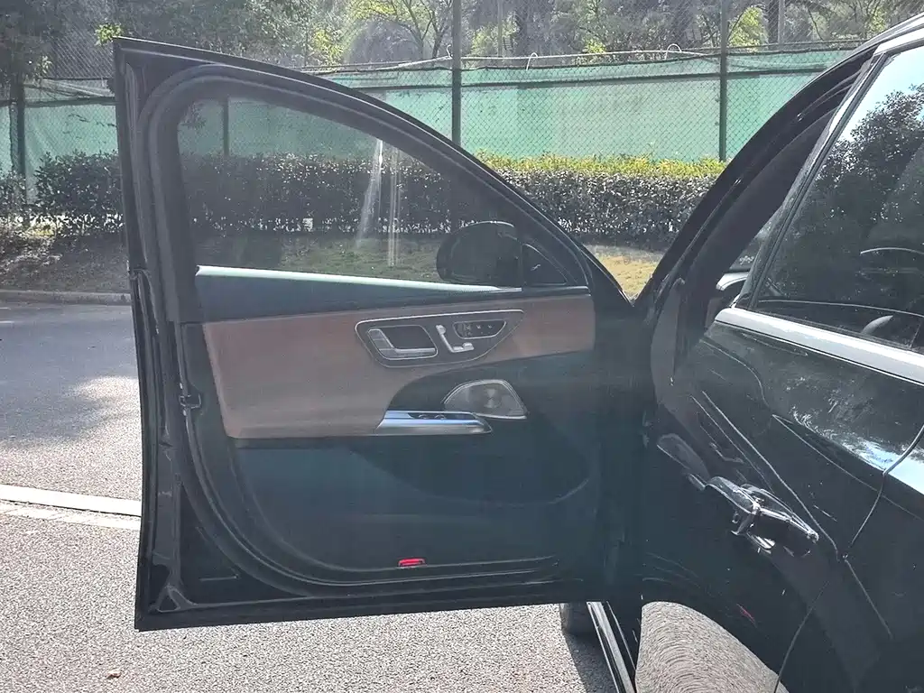 Mercedes-Benz E-Class — миниатюра 12