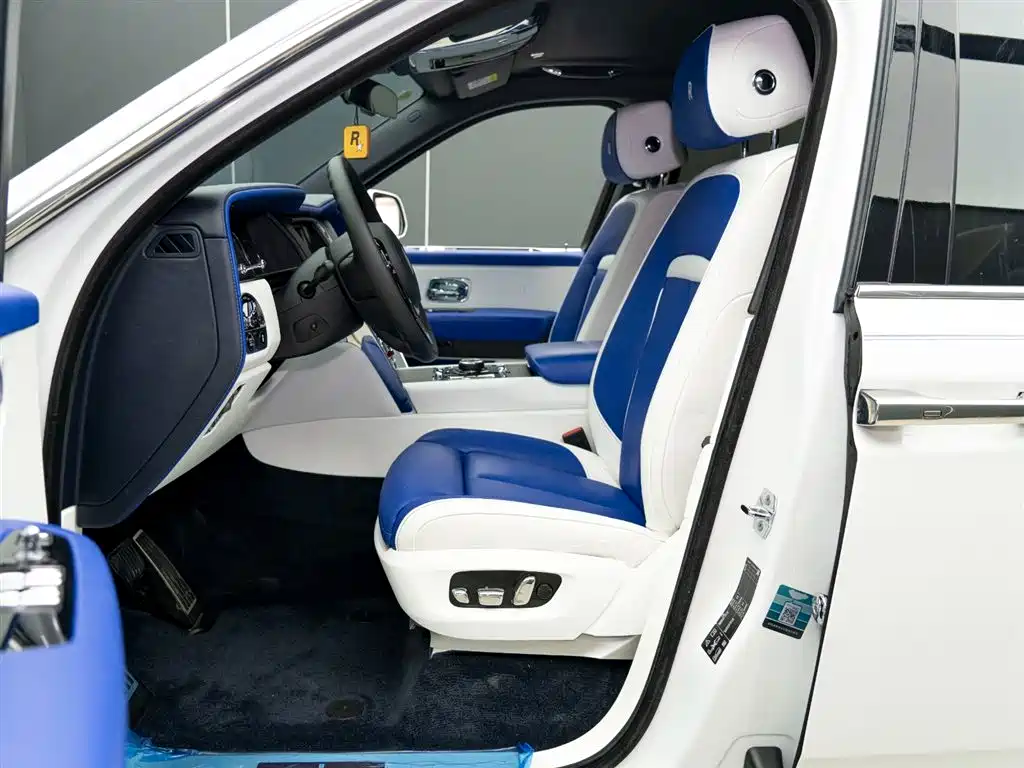 Rolls-Royce Cullinan 2018 мест
