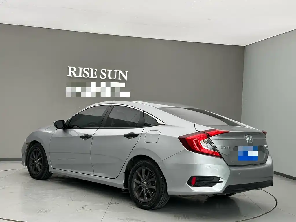 Honda Civic — миниатюра 8