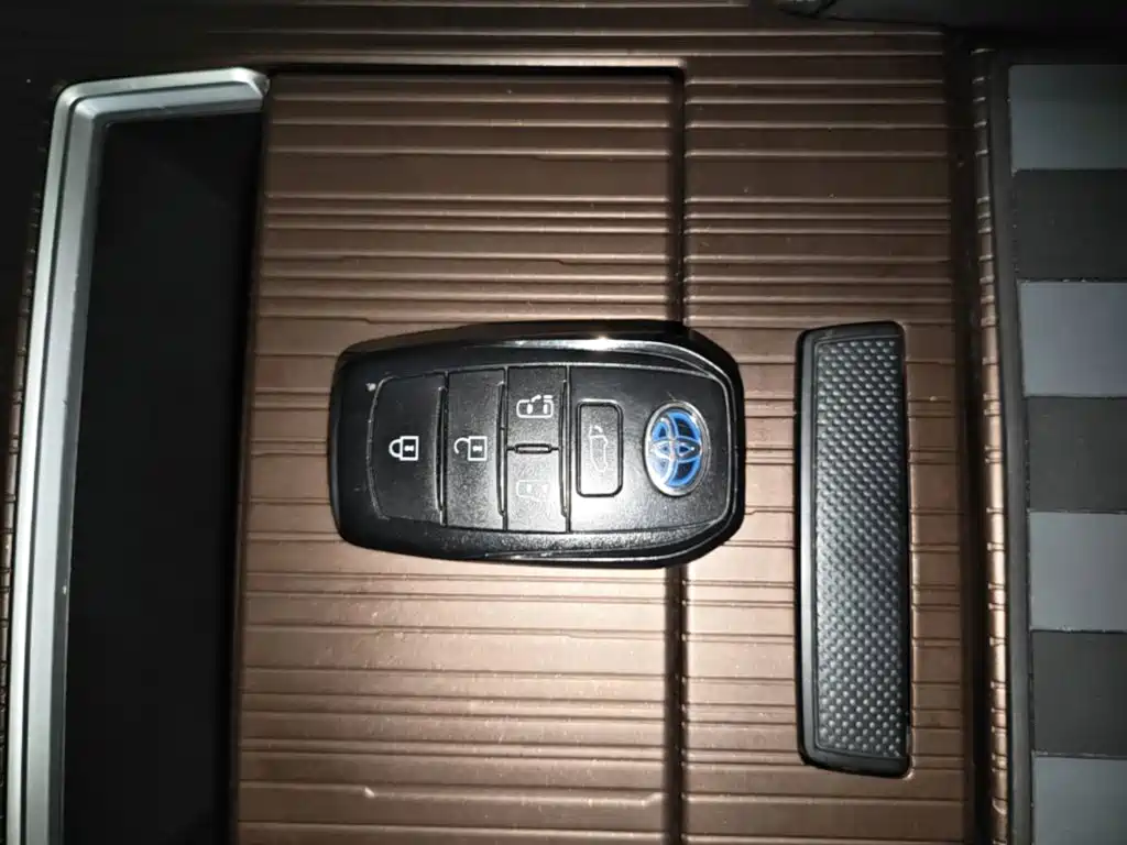 Toyota Granvia — миниатюра 9