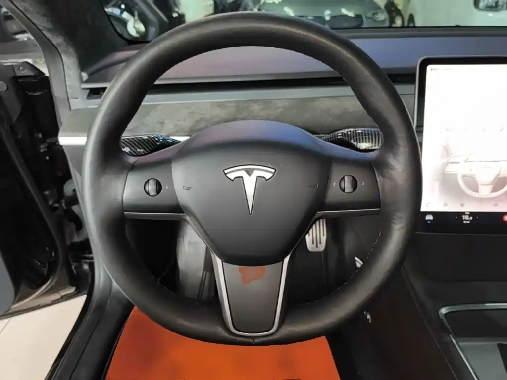 Tesla Model 3 — миниатюра 11