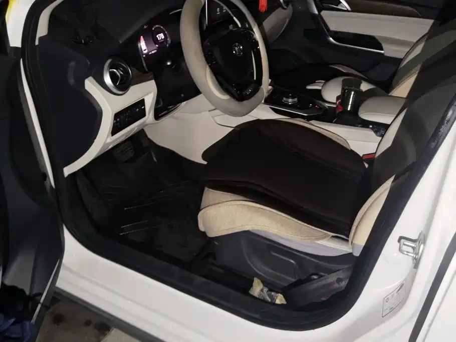 BAIC EU5 — миниатюра 9