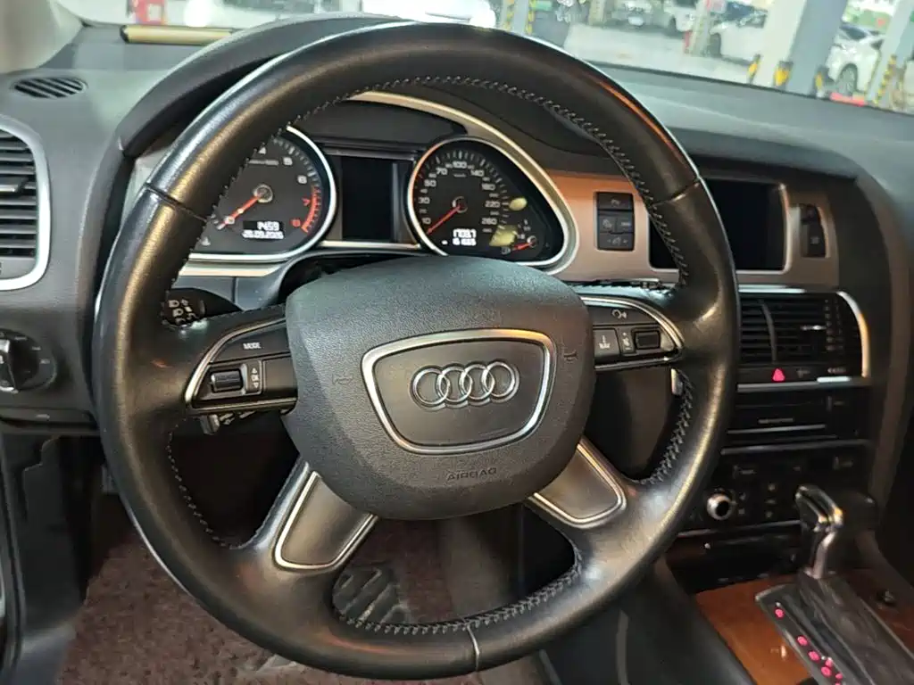Audi Q7 — миниатюра 11