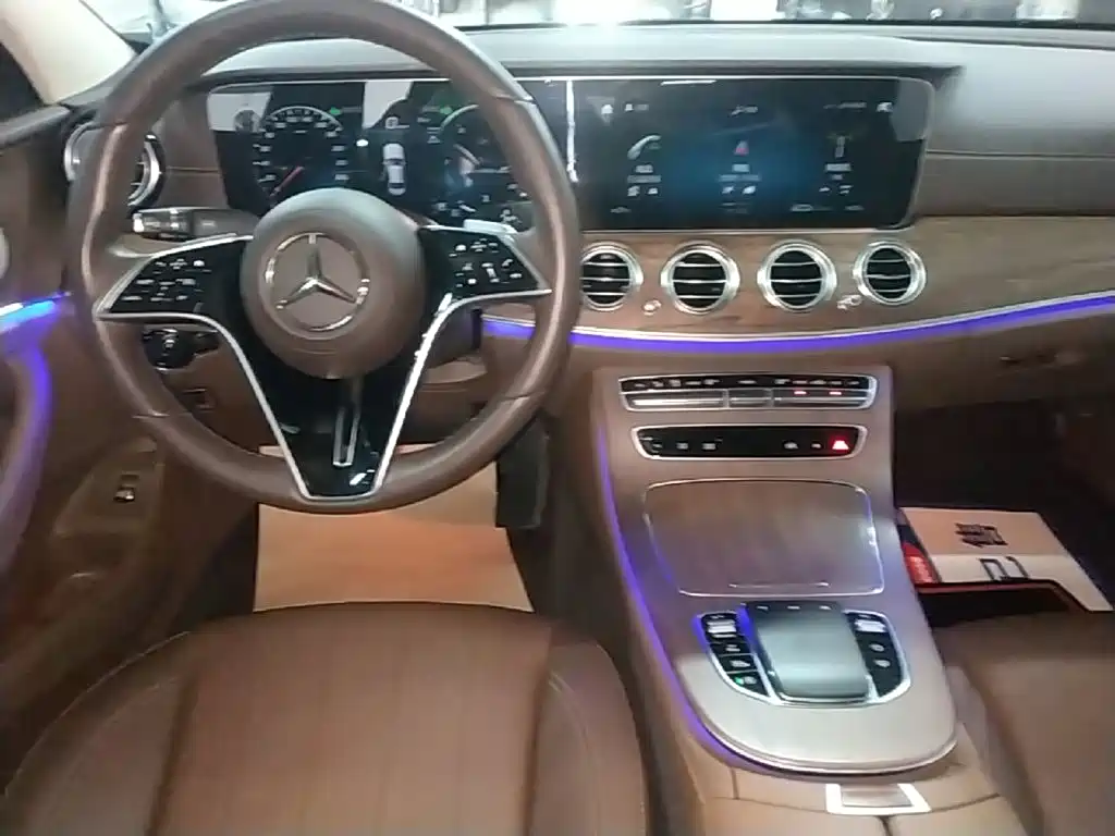 Mercedes-Benz E-Class — миниатюра 5