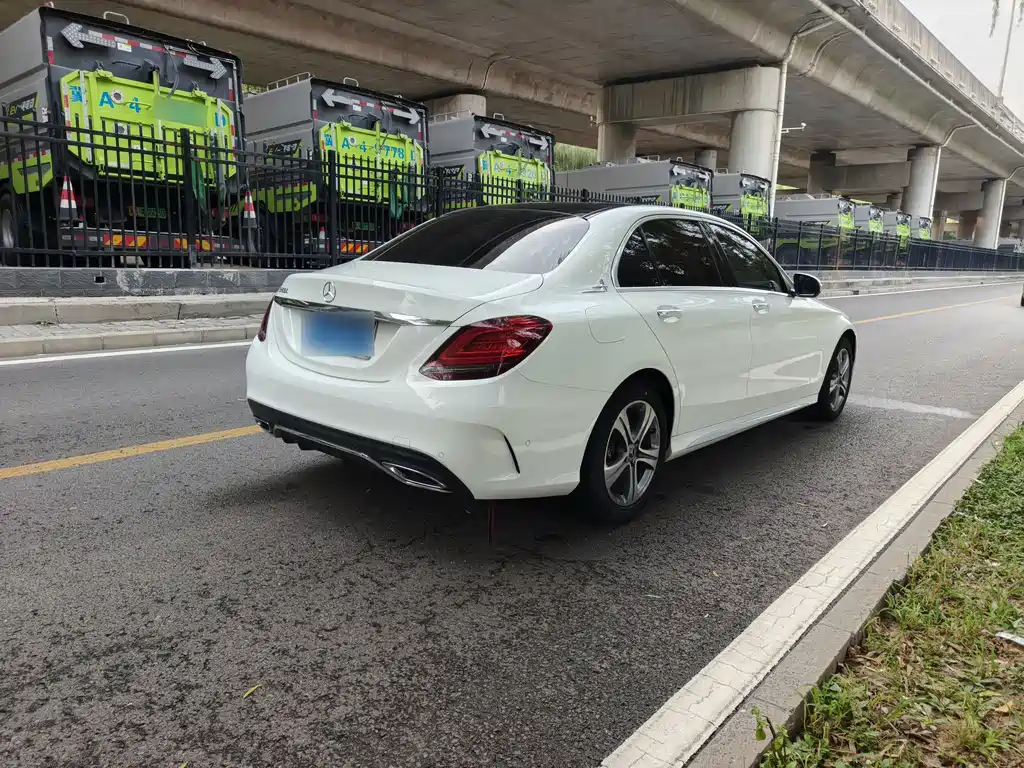 Mercedes-Benz C-Class — миниатюра 17
